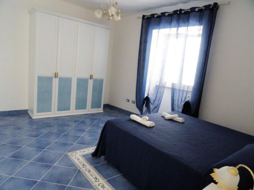 Chiaia Apartments Ponza Szoba fotó
