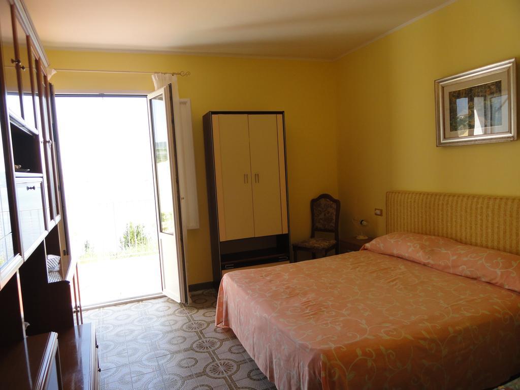 Chiaia Apartments Ponza Szoba fotó