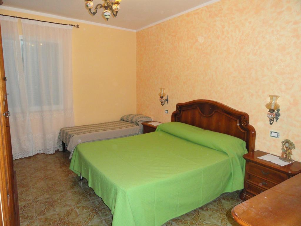 Chiaia Apartments Ponza Szoba fotó