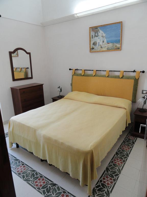 Chiaia Apartments Ponza Szoba fotó